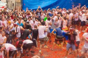 La Tomatina – Spanish Festival with Squeezed Tomatoes