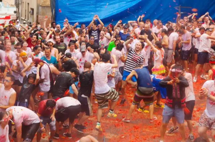 La Tomatina – Spanish Festival with Squeezed Tomatoes